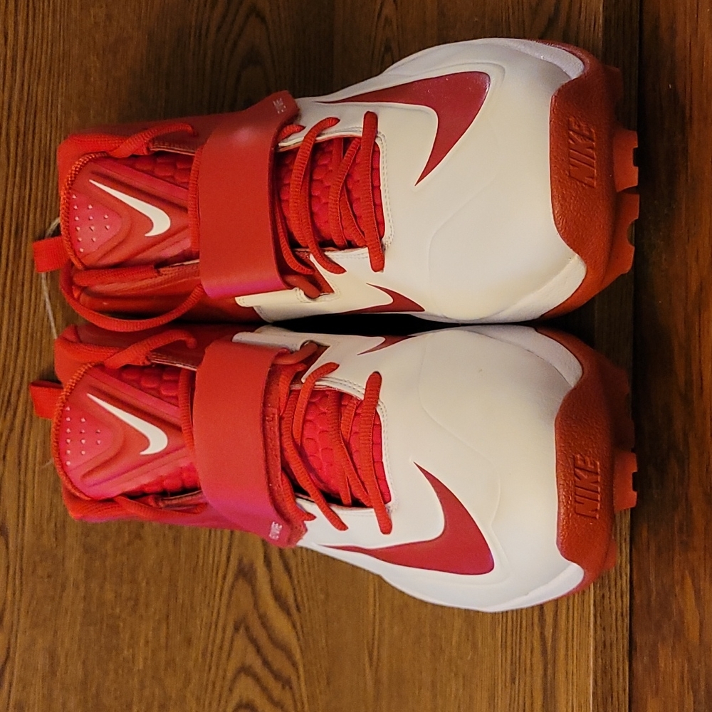 Nike Flywire Cleats NWOT